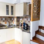 Rosy Old Quarter Homestay
